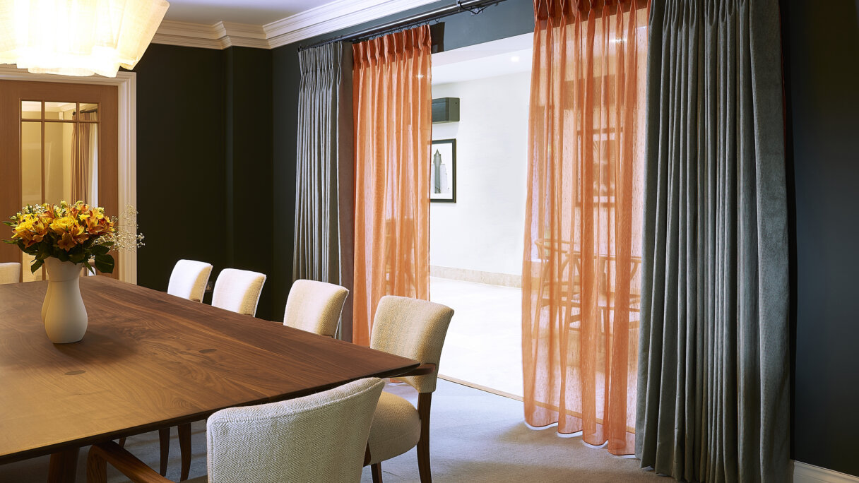Made-to-measure Curtains and Blinds